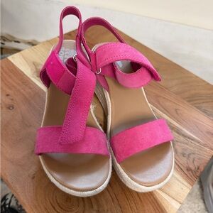Sorel Fuchsia Suede Women's Sandals